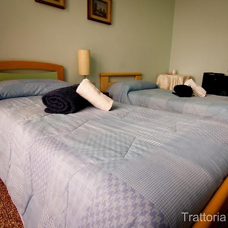 Affittacamere Trattoria Del Cristo Ospedaletto Lodigiano Habitación foto